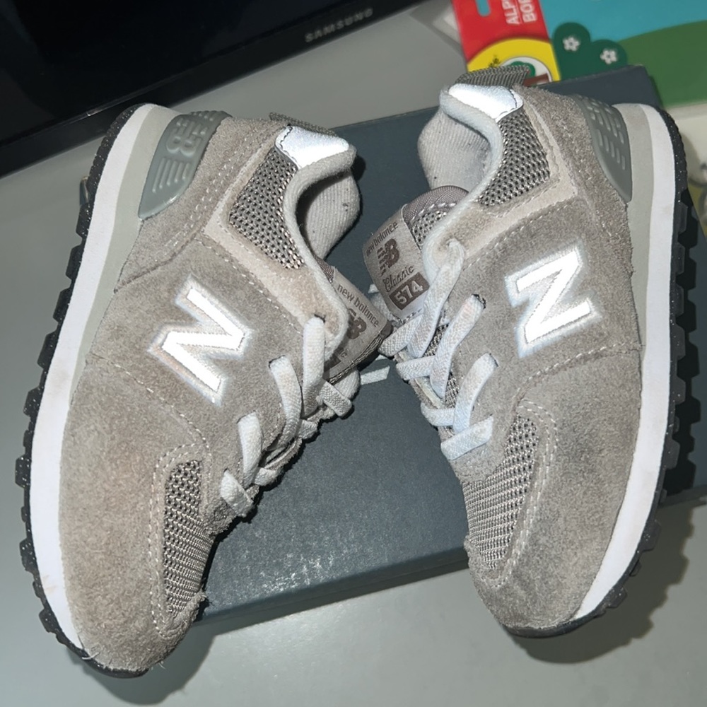New balance - Picture 3 of 4